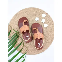 THE MADRAS TRUNK Kids One Toe Kolhapuri Flats-image-2