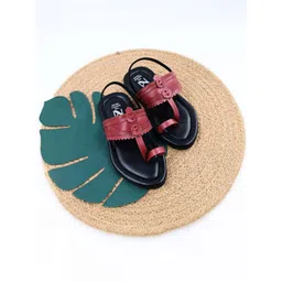 THE MADRAS TRUNK Kids Textured Ethnic One Toe Flats-image-28