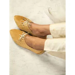 THE MADRAS TRUNK Women Textured Loafers-picture-32