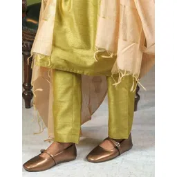 THE MADRAS TRUNK Women Textured Open Toe Flats with Buckles-picture-20