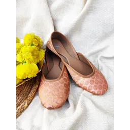 THE MADRAS TRUNK Women Woven Design Leather Mojaris-picture-37