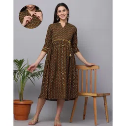 The Mom Store Cotton Three Fourth Sleeves Chevron Printed Maternity Dress With Nursing Access - Green-picture-10