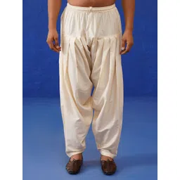 TheEthnic.Co Men Black Embroidered Sherwani Set image 3