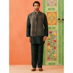 TheEthnic.Co Men Ethnic Motifs Printed Velvet Straight Kurta with Trousers-picture-13