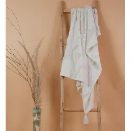 thegasbh White Cotton Hand Tufted 70X52 Inches Throw image 1