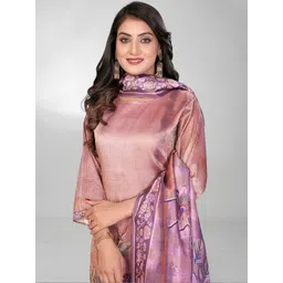 THL - THE HOUSE OF LINEN Women Floral Printed Regular Beads and Stones Silk Crepe Kurta with Trousers & With image 4