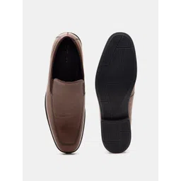 THOMAS CRICK Men Textured Leather Formal Loafers Shoes image 5