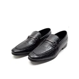 THOMAS CRICK Men Textured Leather Loafers-picture-23