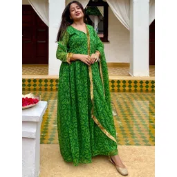 Thread & Button Women Green Floral Printed Silk Chiffon Kurta with Churidar & With Dupatta-picture-22