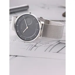 Titan Men Patterned Dial & Stainless Steel Straps Analogue Watch NQ1843SM01-picture-38