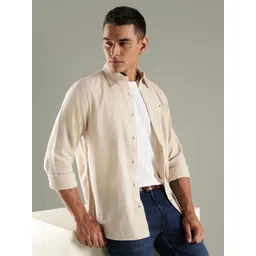 Tommy Hilfiger Men Solid Spread Collar Casual Shirt-picture-31