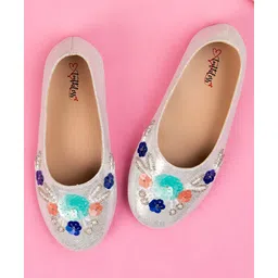 Toothless Floral Shaped Sequins & Beads Embellished Ballerinas - White-picture-16