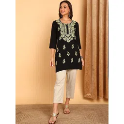 TOP N THREAD Floral Embroidered Chikankari Chikankari Kurti-picture-10