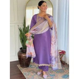 TRAHIMAM Women Ethnic Motifs Embroidered Regular Sequinned Kurta with Trousers & With Dupatta-picture-23