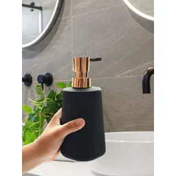 Tranquil square Black Solid Soap Dispenser-picture-15