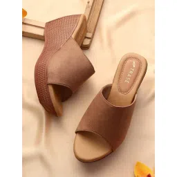 Trase Women's Beige Casual Wedges-picture-11