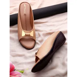 Trase Women's Beige Casual Wedges-picture-36