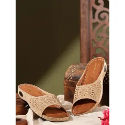 Trase Women's Beige Casual Wedges-picture-27