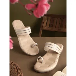 Trase Women's Cream Toe Ring Sandals-picture-26