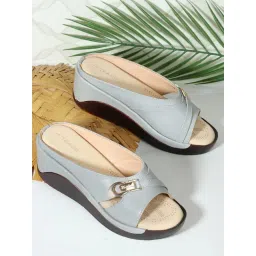 Trase Women's Grey Casual Wedges-picture-38