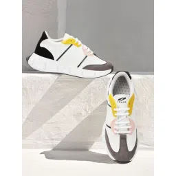 Trase Women's White Running Shoes-picture-25