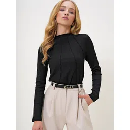 Trend Alacati stili Round Neck Fitted Top-picture-13