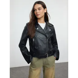 Trendyol Lapel Collar Long Sleeves Zip Detail Biker Jacket-picture-30
