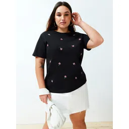 Trendyol Round Neck Short Sleeves Floral Embroidered Cotton Regular Fit T-shirt-picture-21