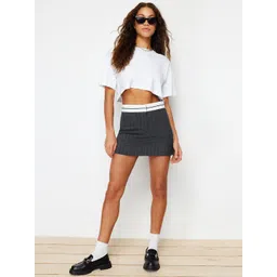 Trendyol Women Checked Technology Shorts image 4