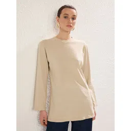 Trendyol Women Colourblocked Henley Neck Extended Sleeves Pockets T-shirt-picture-37