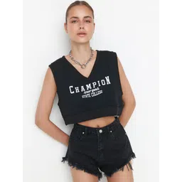 Trendyol Women Frayed Pure Cotton Denim Shorts-picture-36