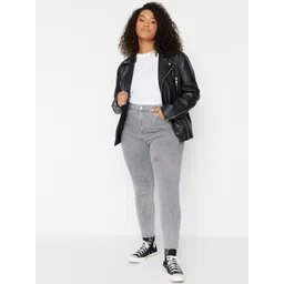 Trendyol Women Plus Size Grey Mildly Distressed Heavy Fade Jeans image 4