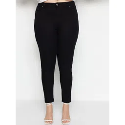 Trendyol Women Plus Size Mid-Rise Clean Look Stretchable Jeans-picture-29