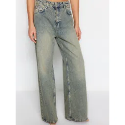 Trendyol Women Regular Fit Mid Rise Cotton Jeans-picture-10