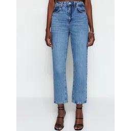 Trendyol Women Regular Fit Mid-Rise Heavy Fade Clean Look Cotton Jeans-picture-31