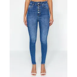 Trendyol Women Regular Fit Mid-Rise Light Fade Clean Look Cotton Jeans-picture-30