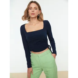 Trendyol Women Solid Fitted Square Neck Crop Top-picture-40