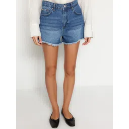 Trendyol Women Washed Pure Cotton Denim Shorts With Frayed Hem-picture-35