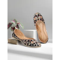 TRY FEET Women Ethnic Mojaris Flats-picture-21