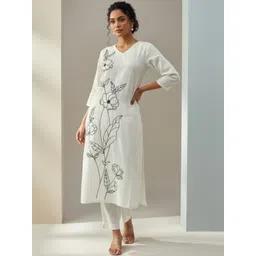 Tzelynn Women Ethnic Motifs Yoke Design Thread Work Kurta-image-2