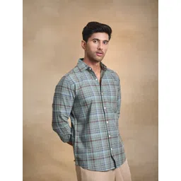 Uncluttered Closet Men Standard Fit Checked Spread Collar Cotton Casual Shirt-picture-19