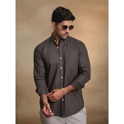Uncluttered Closet Men Standard Fit Solid Button-Down Collar Cotton Casual Shirt-picture-24