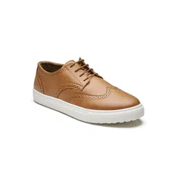 UNDERROUTE Men Textured Patent Leather Sneakers-picture-16