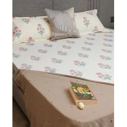 urban space 200 TC Floral Print King-Size Fitted Bedsheet with Pillow Covers-picture-51