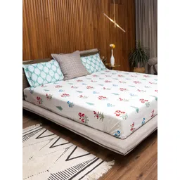 URBAN SPACE Regal Red Floral 220 TC King Bedsheet & 2 Pillow Covers-image-26