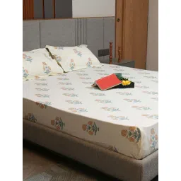 Urban Space White & Blue Cotton 200 TC King Bedsheet with 2 Pillow Covers-picture-23