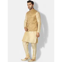 Uri and MacKenzie Men Regular Kurta with Churidar image 4