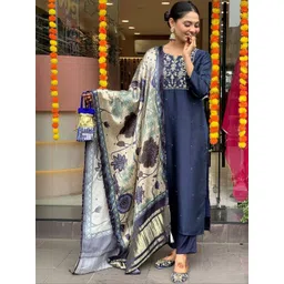 Vaidehi Fashion Women Ethnic Motifs Embroidered Regular Beads and Stones Chanderi Silk Kurta with Trousers &-picture-24