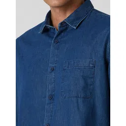 VAN HEUSEN DENIM LABS Men Spread Collar Solid Cotton Slim Fit Casual Shirt image 4