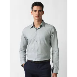 Van Heusen Men Slim Fit Solid Spread Collar Formal Shirt-image-40